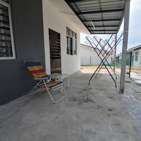 Modern , Spacious Gambang Ump 18 Guest House Екстериор снимка