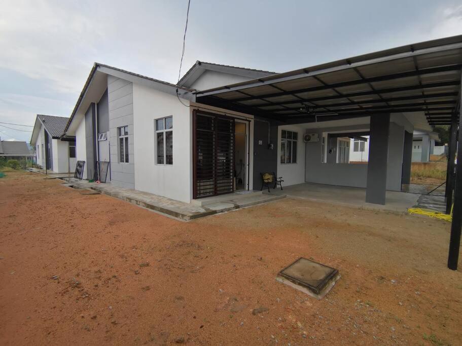 Modern , Spacious Gambang Ump 18 Guest House Екстериор снимка