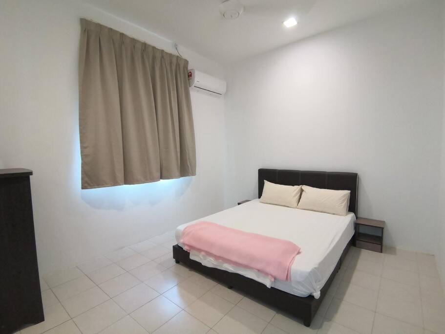 Modern , Spacious Gambang Ump 18 Guest House Екстериор снимка